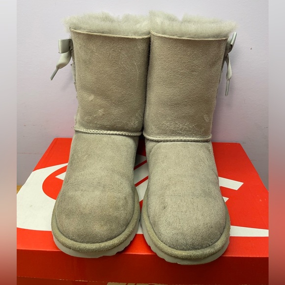 UGG PALA WATER-RESISTANT GENUINE SHEARLING BOOT - Picture 4 of 6